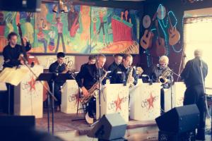 Players Pub: Stardusters little Big Band